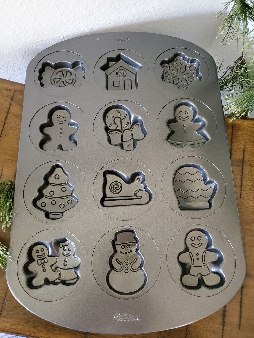 Wilton Christmas Holiday Shapes Non Stick 12 Cavity Cookie Baking Pan